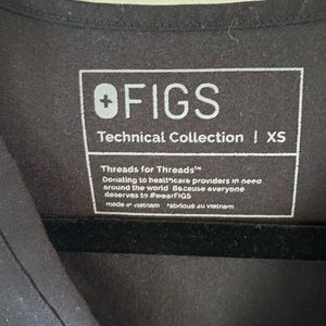 Figs Casma 3-Pocket Scrub Top in Black